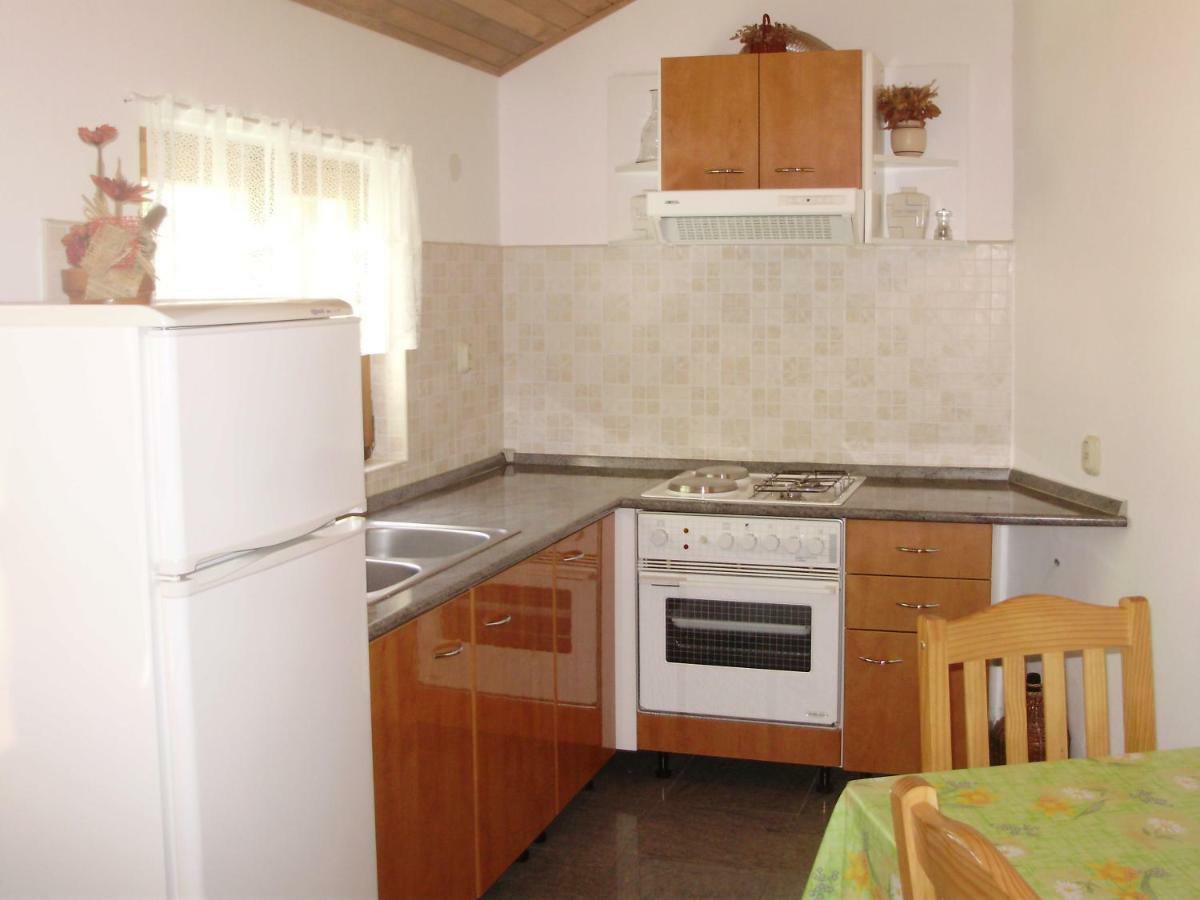 Apartman Kristina And Free Parking Mali Losinj Exterior photo